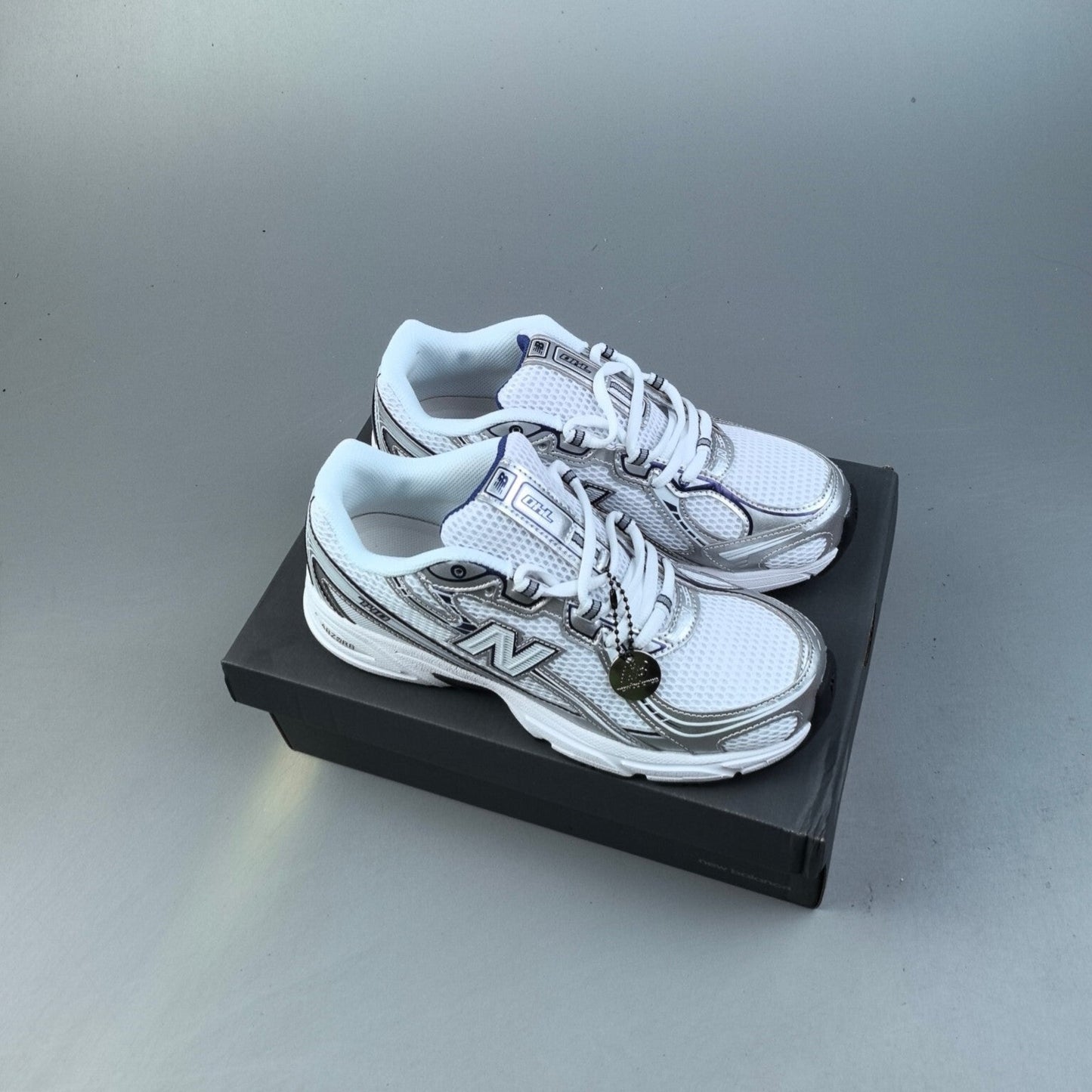 New Balance 740 | 5000001