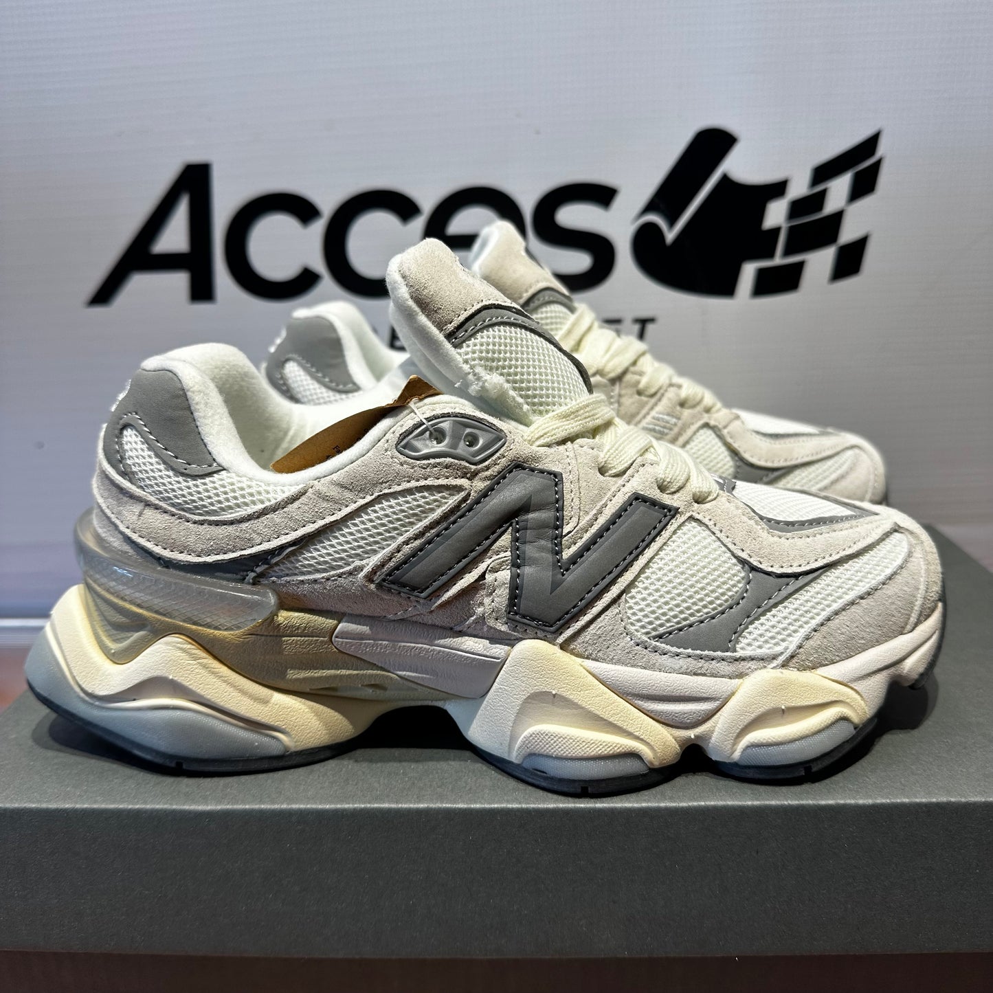 New Balance 9060
