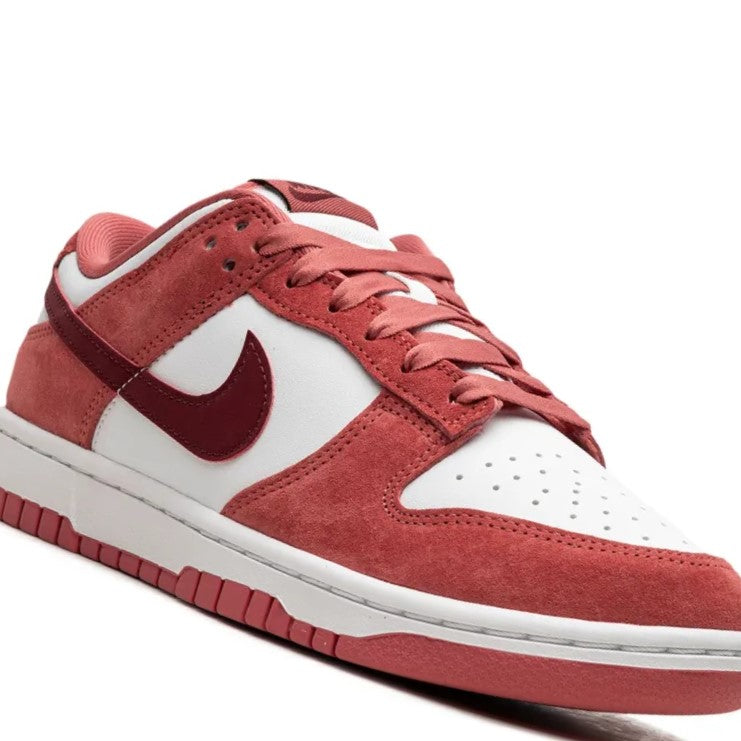 Nike Dunk Low Valentine's Day