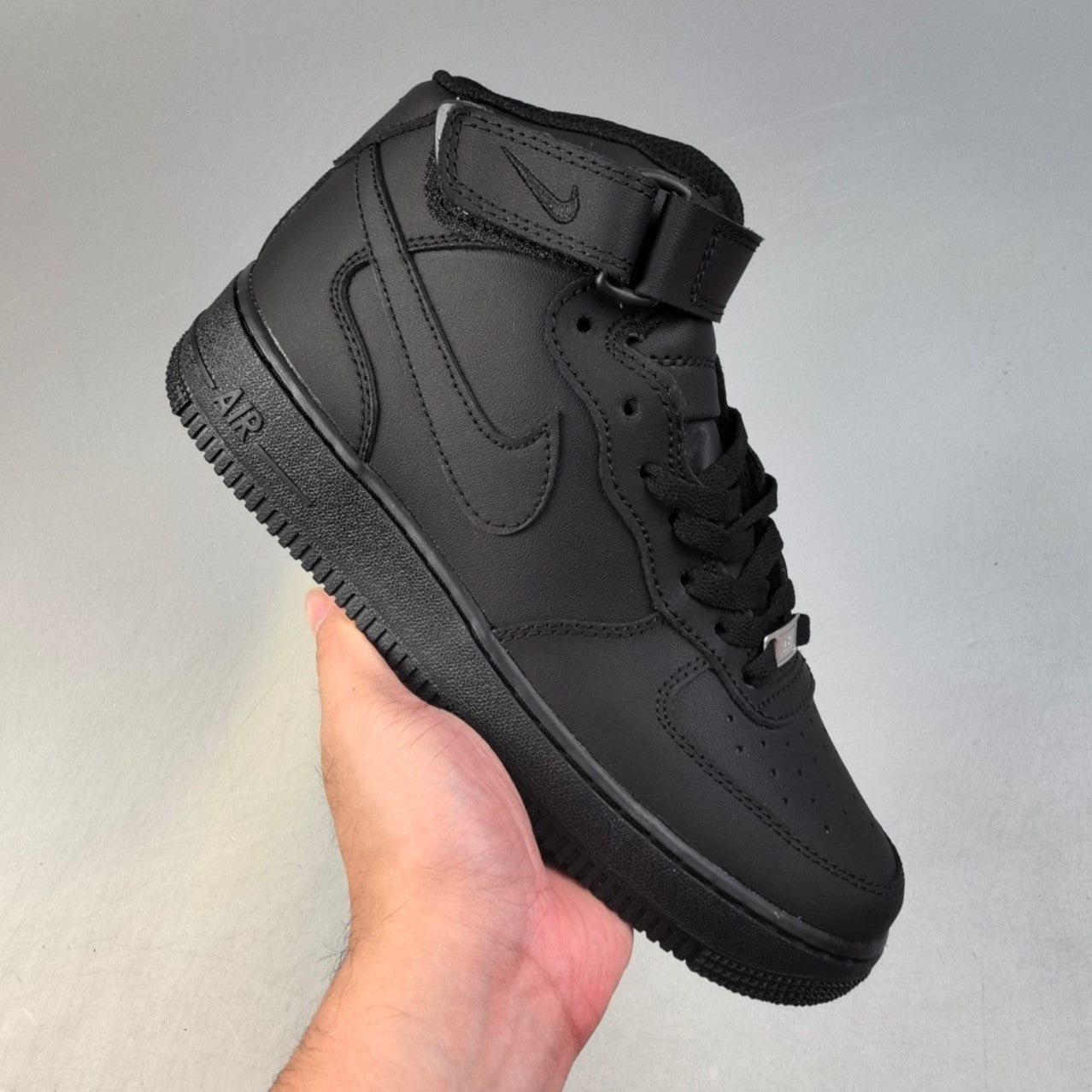 Nike Air Force 1 Low Classic Black Mid