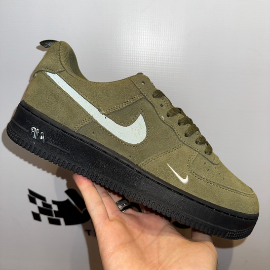 Nike Air Force 1 Low ‘07 LV8 Swoosh Reflectante