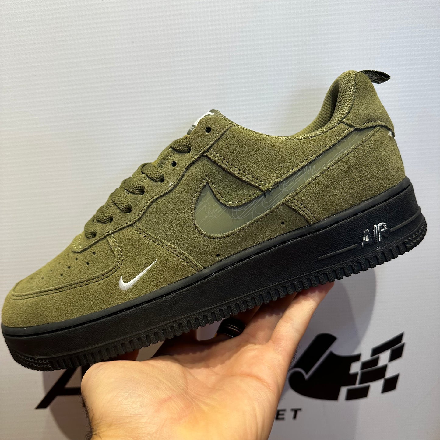 Nike Air Force 1 Low ‘07 LV8 Swoosh Reflectante