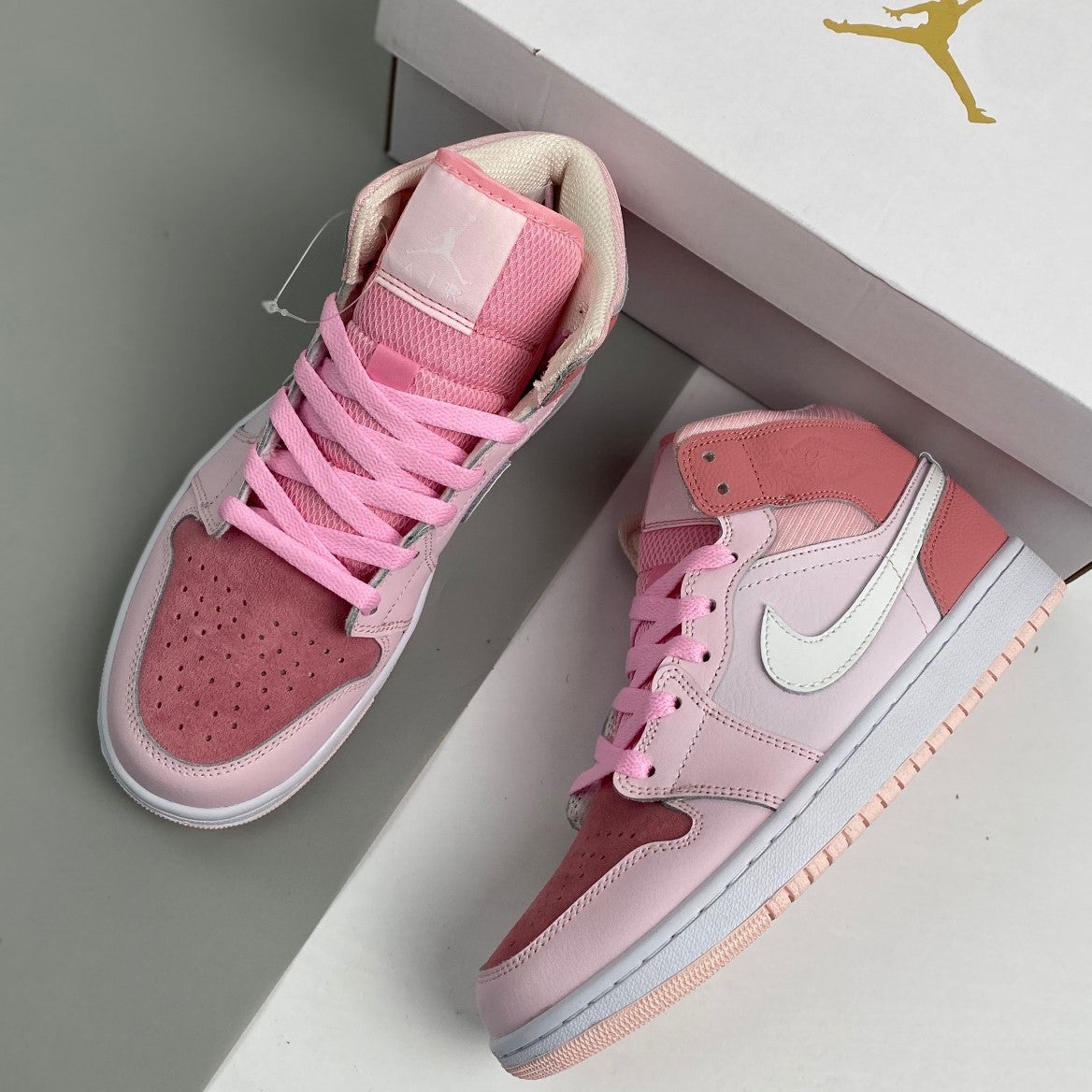 Nike Air Jordan 1 Mid WMNS